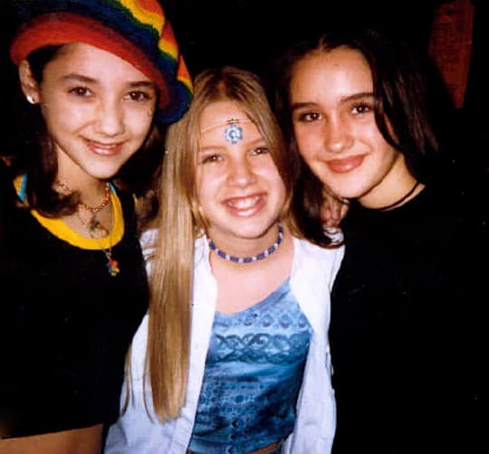 <b>KIDS</b> 
<br>Entre 1996 y 1998 Sherlyn formó parte del grupo musical KIDS, junto a 
<a href="https://www.univision.com/famosos/dulce-maria-mostro-cuanto-ha-crecido-su-hija-maria-paula-fotos">Dulce María</a>, María Fernanda Malo, Daniel Habif, David y Jorge.