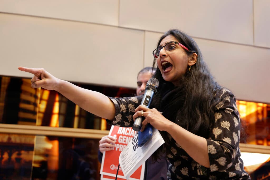 La concejal Kshama Sawant es la promotora de la norma.