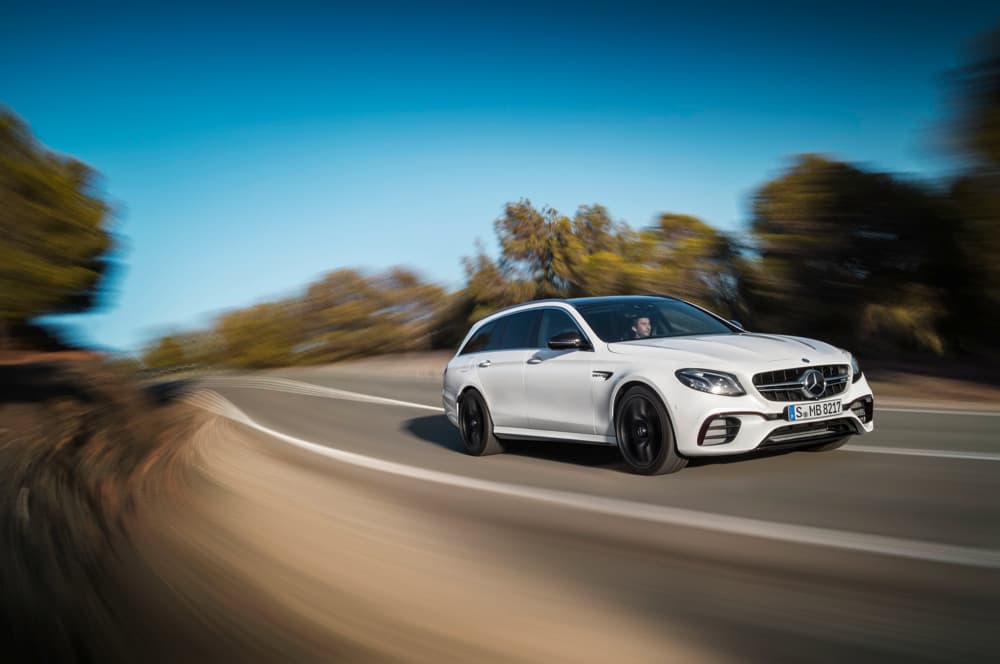 <b><a href="http://www.univision.com/organizaciones-mercedes-benz">Mercedes-Benz</a></b> mosró las primeras imágenes de la 
<b>nueva E63 S Wagon</b>, que será presentada formalmente en el Auto Show de Ginebra, en marzo próximo.