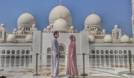 La pasión por los viajes es una de las cosas en común de la pareja, por lo que constantemente buscan tiempo para salir a conocer nuevos destinos. Aquí, en su viaje más reciente a Abu Dhabi.