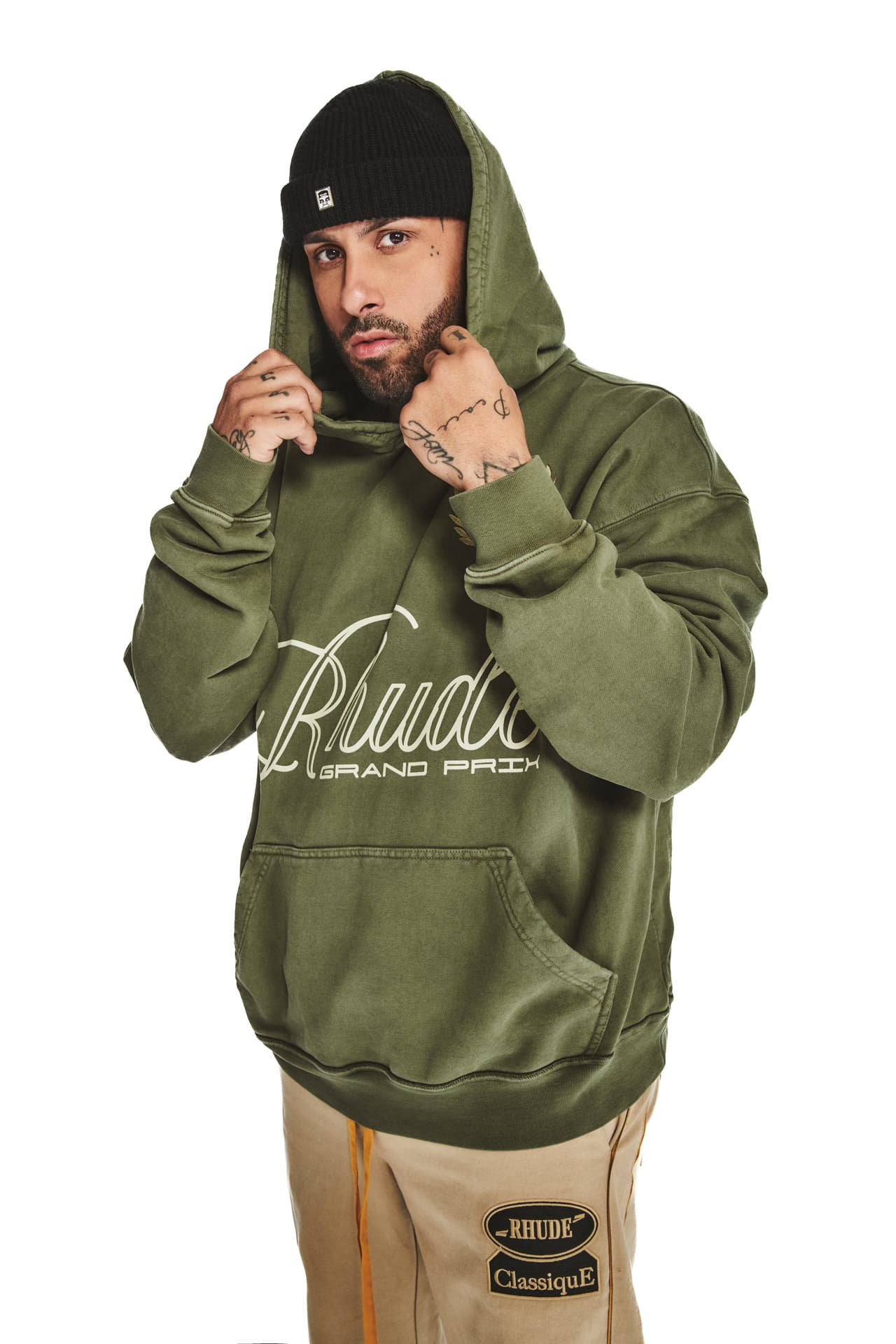 <h2 class="cms-H2-H2">Nicky Jam</h2>
<br>Este año está nominado a Mejor Canción Urbana y Mejor Interpretación Reggaetón y subirá al escenario con una presentación única. El cantante de género urbano compartirá el escenario con Xavier Cintrón, Valentina García, Nicolle Horbath y Sergio de Miguel Jorquera, becados de la Fundación Cultural Latin GRAMMY.