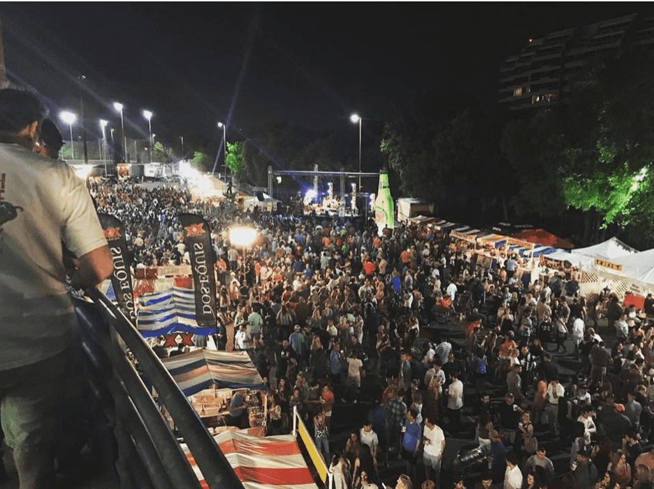 <h2 class="cms-H2-H2">Alamo Heights Night</h2>
<br>
<ul>
<li class="li1">Cuándo: 25 de abril</li>
</ul>
<ul>
<li class="li1">Hora: 17:30 horas - 23:30 horas</li>
</ul>
<ul>
<li class="li1">Dónde: University of the Incarnate Word</li>
</ul>
<ul>
<li class="li1">Qué es: Una fiesta en la calle con cabinas con entretenimiento, comida, bebida, juegos y actividades para niños</li>
</ul>