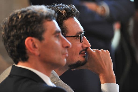 La leyenda de la familia Ferrero comenzó en los años 40 en la región de Piamonte (norte de Italia), cuando Pietro Ferrero, repostero de Alba, tuvo la idea de utilizar avellanas para reemplazar al cacao, demasiado caro, en la preparación de una crema para untar conocida mundialmente hoy en día bajo la marca Nutella.