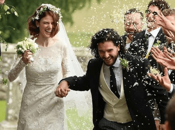 El mismo portal publicó que tras la ceremonia religiosa, Rose Leslie y Kit Harington continuaron con la celebración en el castillo de Wardhill.