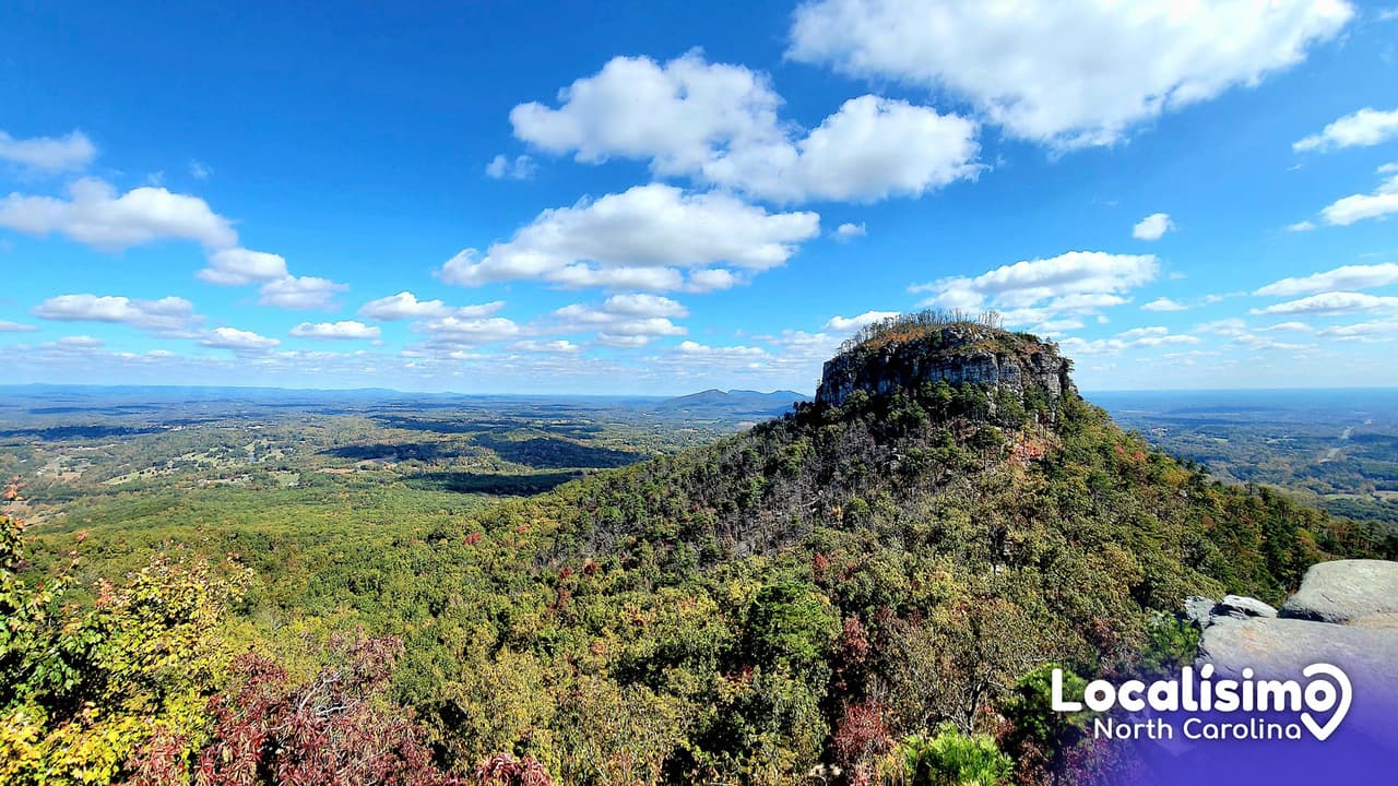Pilot Mountain State Park es el destino que buscas para disfrutar del otoño en Carolina del Norte