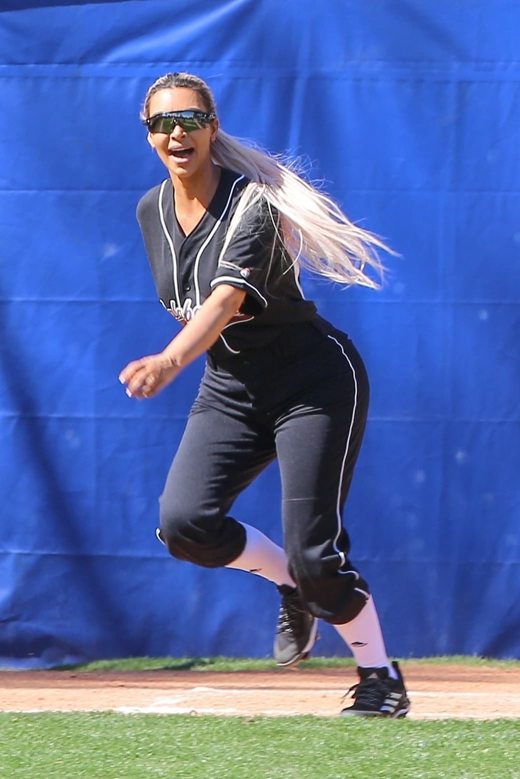 La empresaria explicó que decidió tener otro hijo por medio de un vientre de alquiler porque había sufrido preeclampsia mientras estuvo embarazada de North, y porque en sus dos primeros embarazos había tenido problemas de placenta retenida; es decir, que este órgano se había adherido demasiado a su pared uterina.