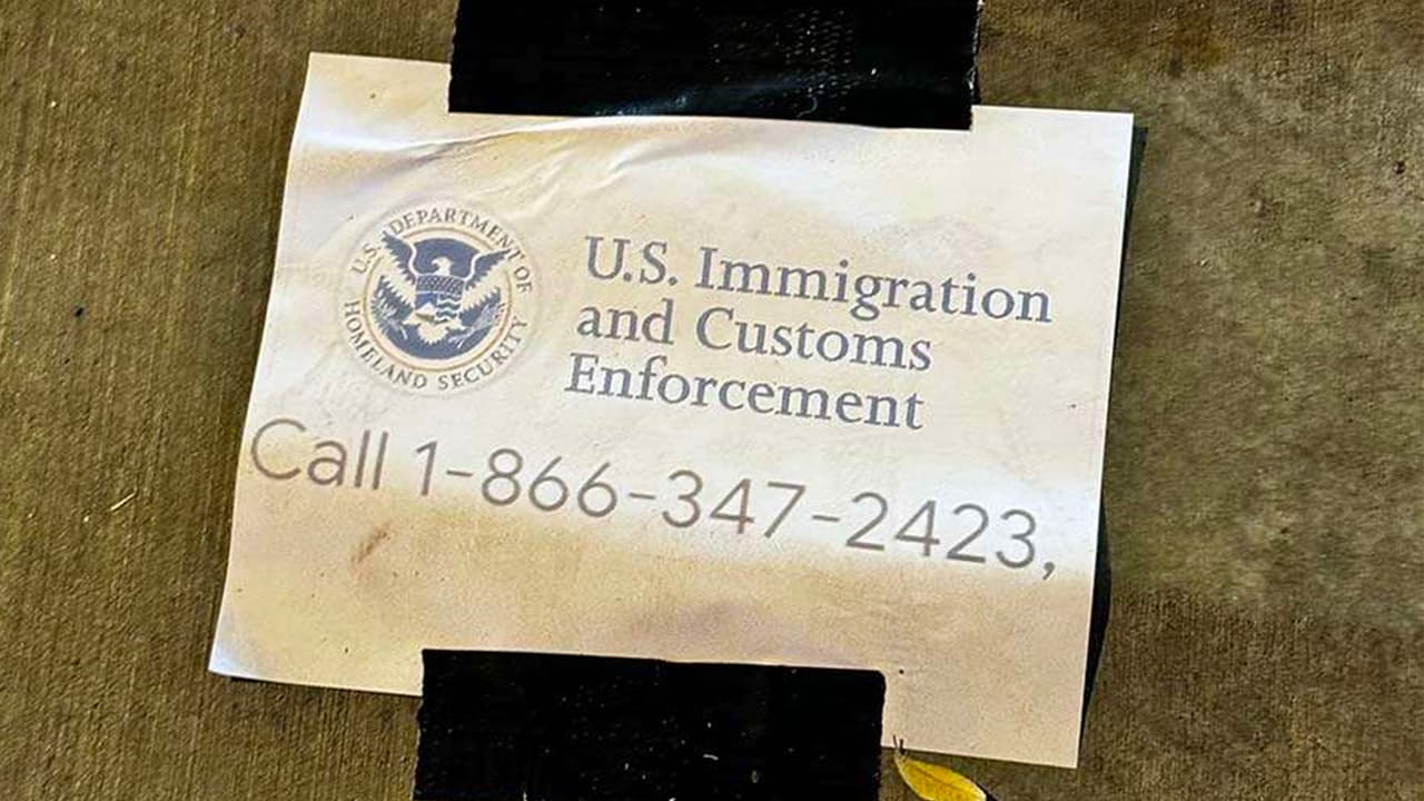 Funcionarios señalan que los fueron colocados con el propósito de sembrar miedo entre la comunidad inmigrante.