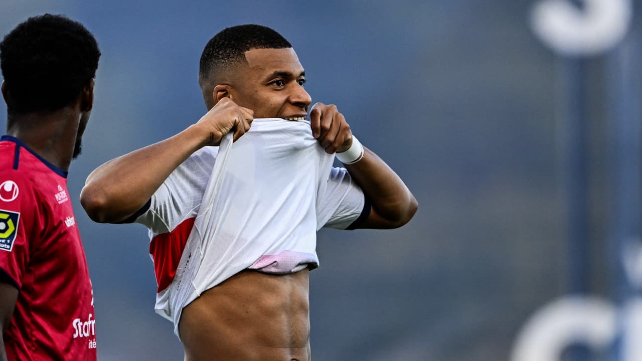 El gesto de Mbappé con los jugadores de PSG tras empatar ante el colero