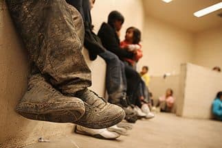 ACLU preocupada por la situación de niños migrantes en centro de detención de Texas