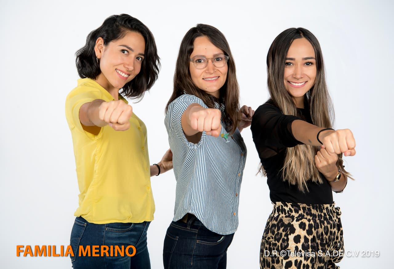 Para ser un experto en la cocina no hay edad y la familia Medino lo sabe. Esta juvenil familia jalisciense está conformada por tres hermanas: Viridiana, Jesica y Andrea. Juntas, tendrán que demostrar que tienen todo lo necesario para ganar la competencia en 
<b>Familias Frente al Fuego</b>. 
<br>
<br>Sus especialidades son: Agua chiles, carne en su jugo y la famosa capirotada. 
<br>