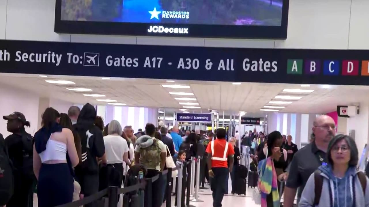 Filas de más de dos horas en aeropuertos de Houston durante tercer día de apoyo de ICE