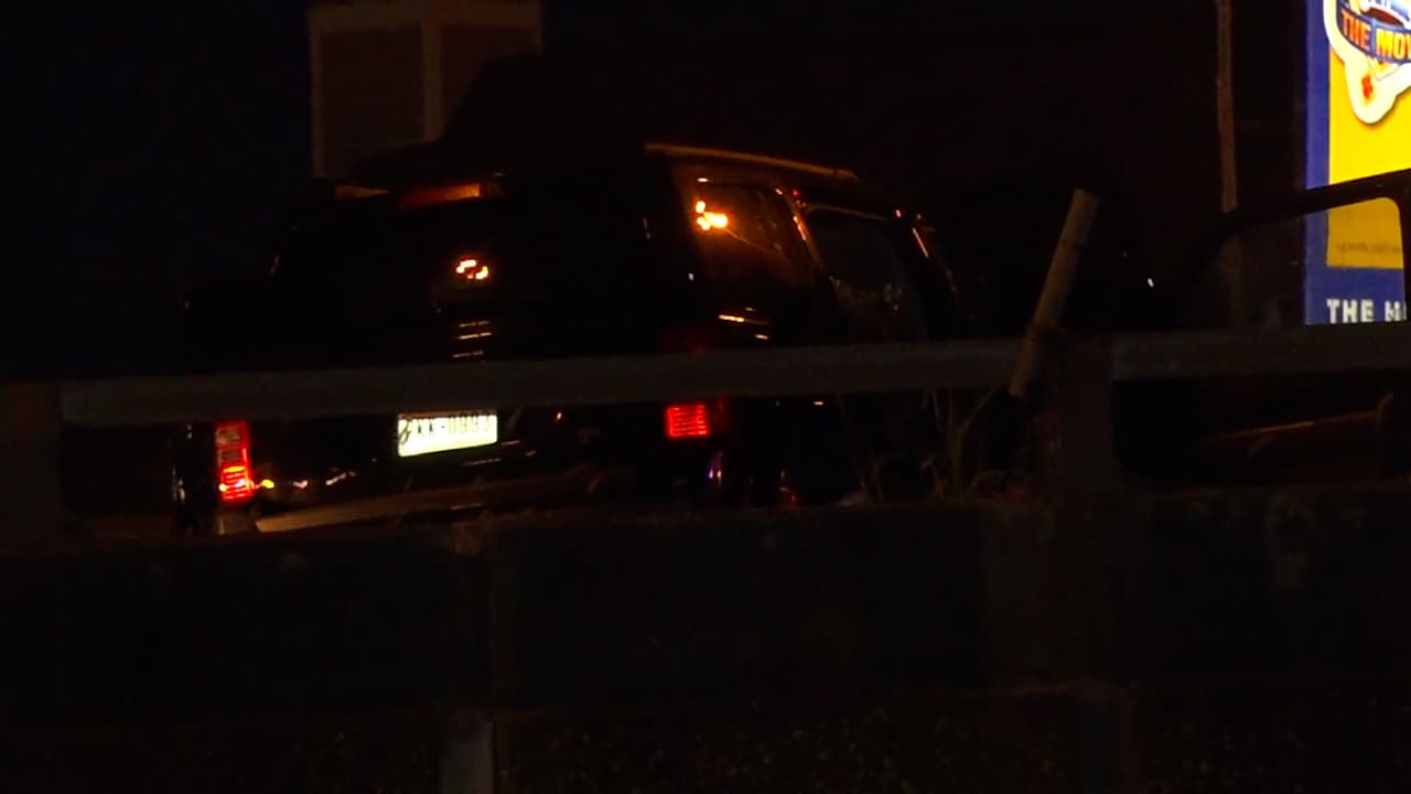 Muere una mujer y otra fue detenida tras un accidente involucrando un camión de FedEx