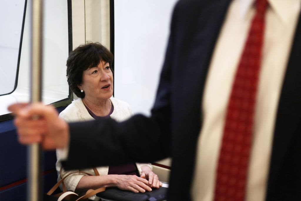 <b>Susan Collins (Maine) </b>En 2013 Collins apoyó la iniciativa para expandir verificaciones de antecedentes para la compra de armas que finalmente no logró concretarse. Collins presentó una legislación bipartidista para abordar las compras ilegales de armas, así como un proyecto de ley que evitaría que las personas en las listas de vigilancia terrorista compra de armas de fuego.
<br>