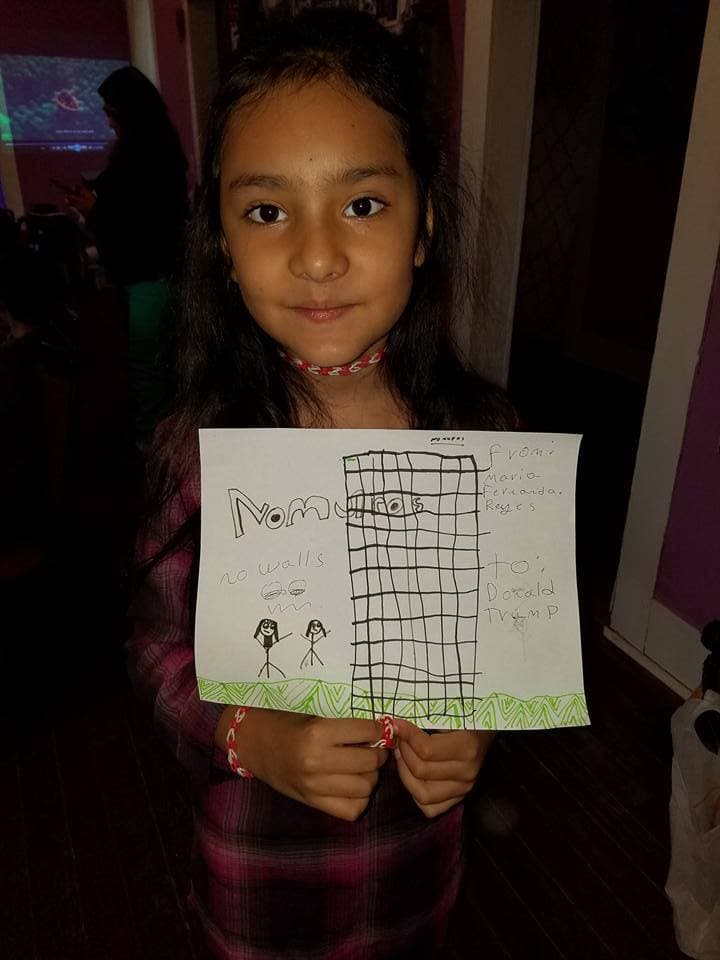 María Fernanda Reyes, de San Antonio (Texas) optó por dirigir su carta a Donald Trump para pedirle que no cumpla con una de sus promesas de campaña: construir un muro a lo largo de la frontera entre México y EEUU.