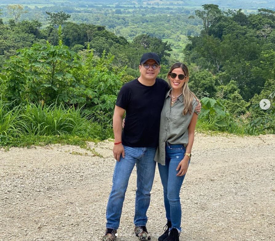 Se sabe que la ahora esposa del político es viuda y que estuvo en matrimonio durante tres años con el contador público tabasqueño Carlos Alberto Embriz, quien falleció en noviembre de 2018.
<br>