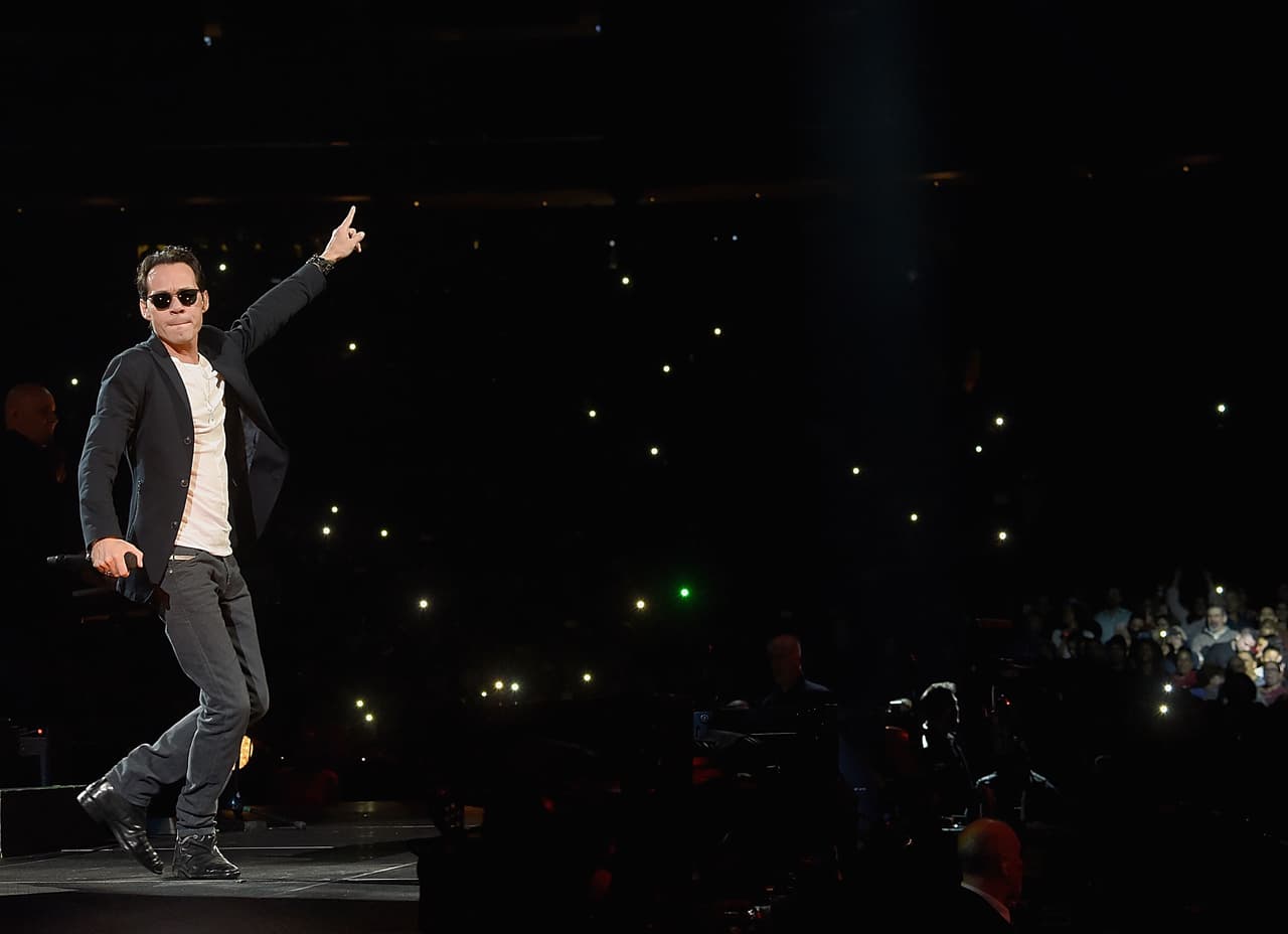 El cantante lo promovió en todas sus redes sociales con el siguiente mensaje: "¿Existirá algo mejor que compartir tu pasión con tu padre? No lo creo. Escuchen la nueva canción de Don Felipe Muñiz, en donde tuve la oportunidad de participar. #DejeDeAmar”.