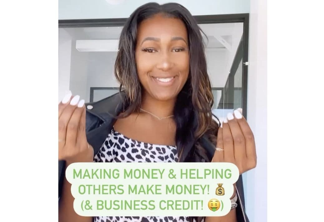 Su cuarta estrategia es 
<b>invertir en su pensión </b>y trata de ahorrar para asegurar su futuro cuando deje de trabajar. Diop lo hace a través de SEP IRA que permite a dueños de negocios invertir usando dinero de su empresa.