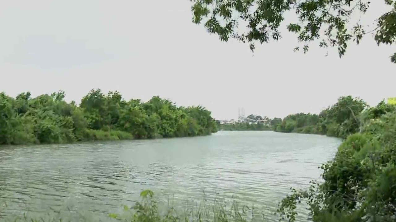 Hallan cuerpo flotando en Greens Bayou al noroeste de Houston; policía lo investiga
