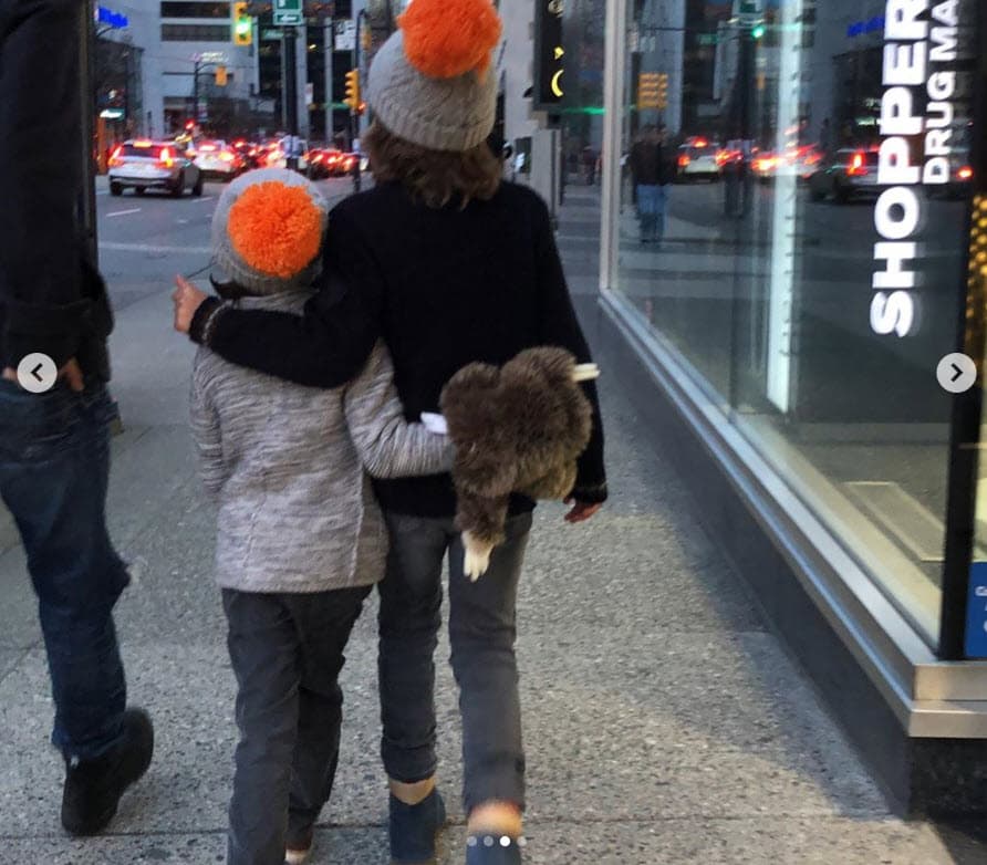 "
<b><a href="https://www.univision.com/famosos/fernando-del-solar-ingrid-coronado-muerte-exesposo" target="_blank">A nombre de Ingrid Coronado e hijos</a></b>, agradecemos el apoyo, las muestras de cariño y solidaridad recibidas", se lee en parte del comunicado.