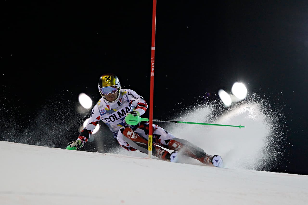 Esquiador se salva de ser golpeado por un dron durante una competencia