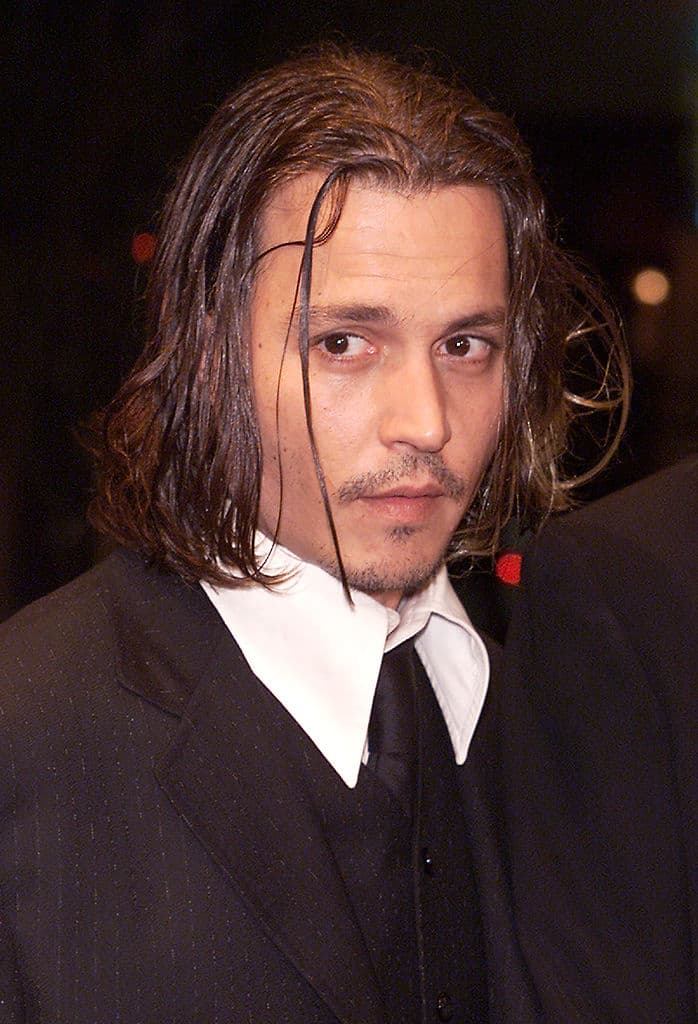 En ellos se leen el divorcio entre sus padres en 1978, Betty Sue
<b> </b>y John Depp
<b> </b>firmaron su separación definitiva, declarando la madre que su hijo estaba emancipado y se mantenía a sí mismo.