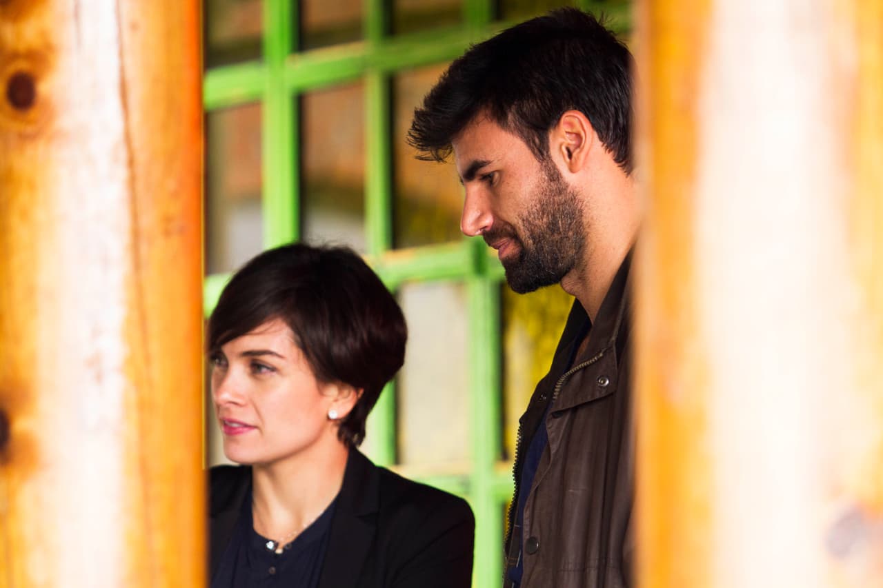 Al descubrir que no había indicios de los Lucio en el bar, Dave y
<b><a href="http://www.univision.com/series/la-piloto/maria-de-la-fuente-es-monica-ortega">Mónica</a></b> decidieron marcharse.