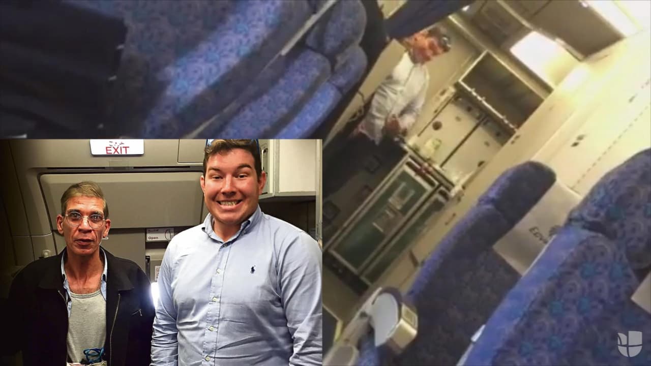 Video: así se tomó la famosa foto de un pasajero con el secuestrador de un avión con explosivos