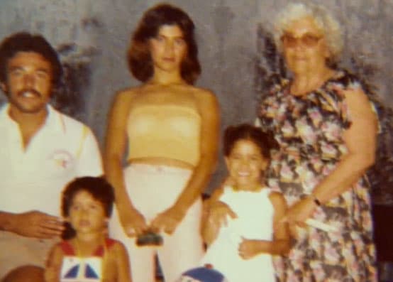 La alegría que irradiaba la abuela de Karla estará por siempre en el corazón de la mexicana: “Siempre vivirá un pedacito de ti en mi alma... Dios te recibe con alegría. Descansa mi hermosa abuelita”, agregó Karla en una publicación en redes sociales.
<br>