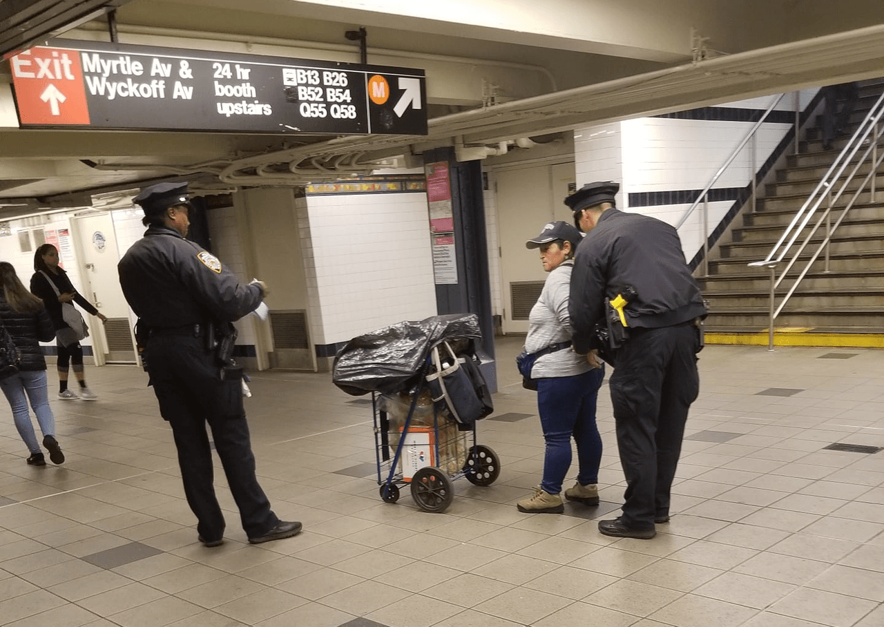 Detienen a otra vendedora hispana en Brooklyn en medio de criticas por arrestos en el subway
