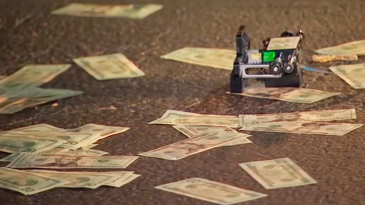 Llueven billetes de $ 20 en Raleigh en intento de robo a un cajero automático