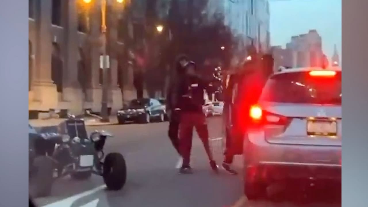 Impactante acto de agresión en South Broad Street que involucra a un motociclista queda captado en video