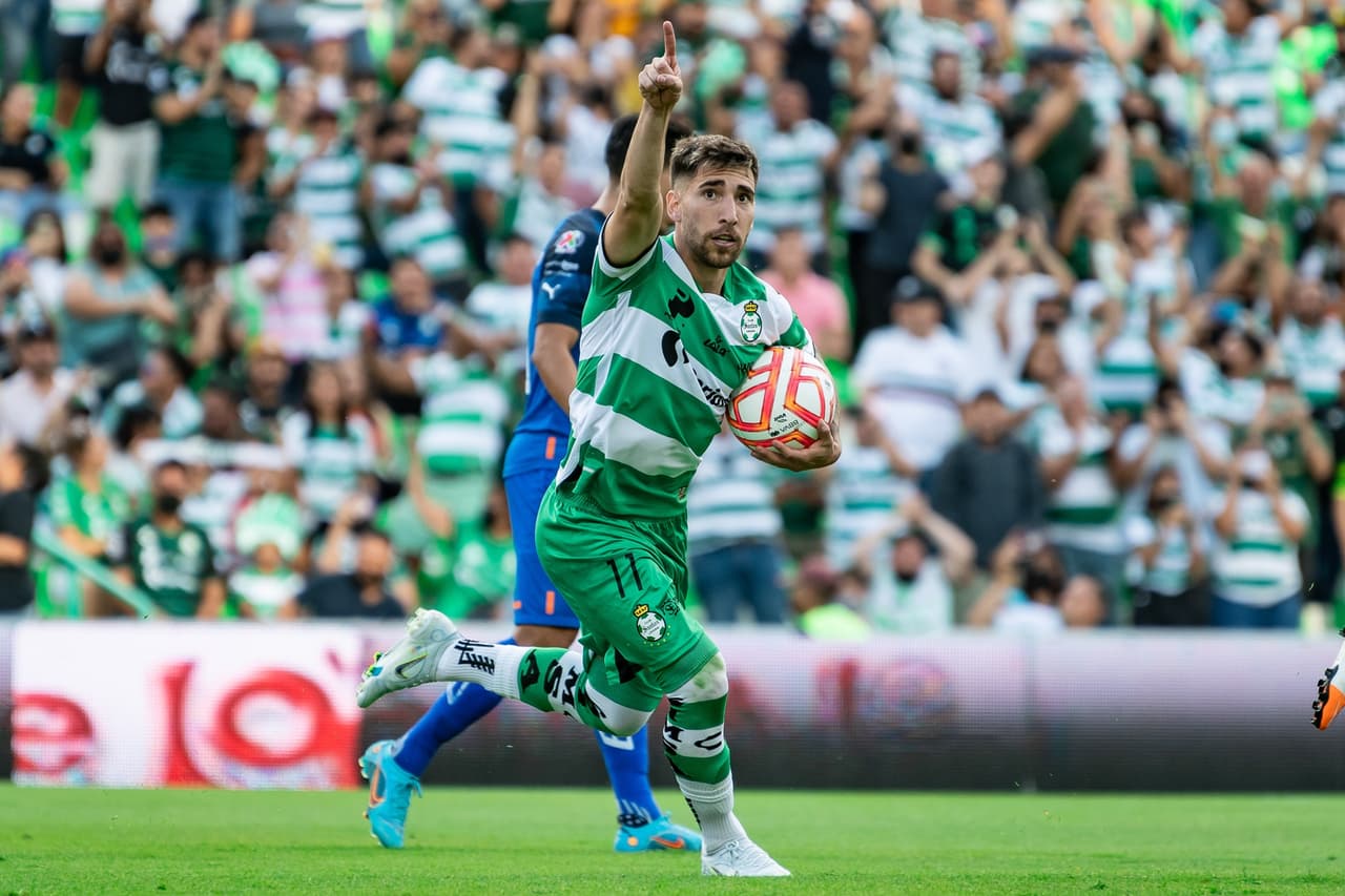 Santos logra una remontada de alarido para sacarle los tres puntos al Monterrey que no supo manejar la ventaja en el marcador.