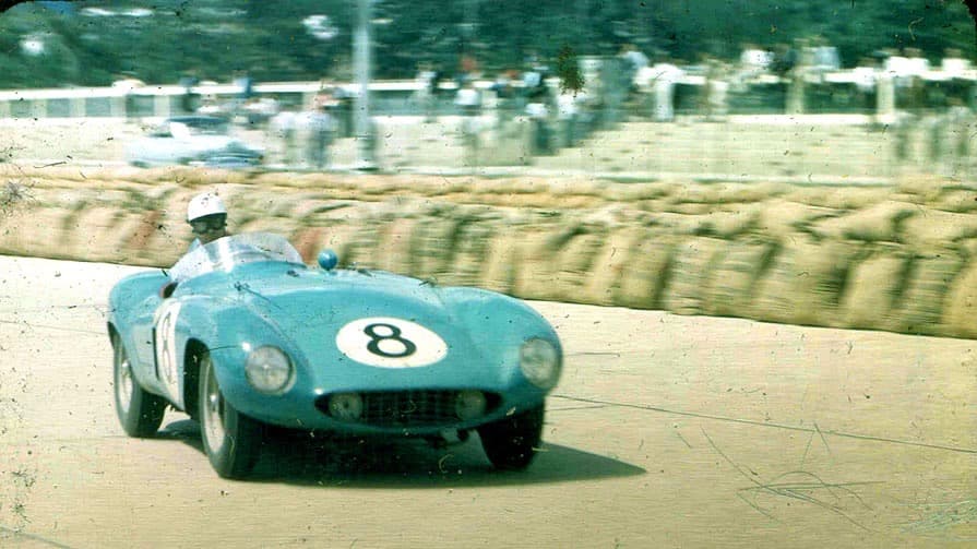 Durante el Gran Premio de Venezuela corrida en el 
<b>parque Los Próceres en Caracas</b>, el Mondial fue pilotado por el estadounidense Harry Schell pero a mitad de la carrera fue reemplazado por Eugenio Castellotti, cuyo Ferrari 857 había fallado irremediablemente. Castellotti logró llegar de quinto y clasificar al 500 Mondial como 
<b>primero en su categoría</b>. En el Gran Premio de Venezuela, el Mondial se ganó la distinción histórica de ser el único Ferrari en la historia en haber competido oficialmente para la Scuderia Ferrari con pintura de un 
<b>color distinto al rojo </b>Ferrari.