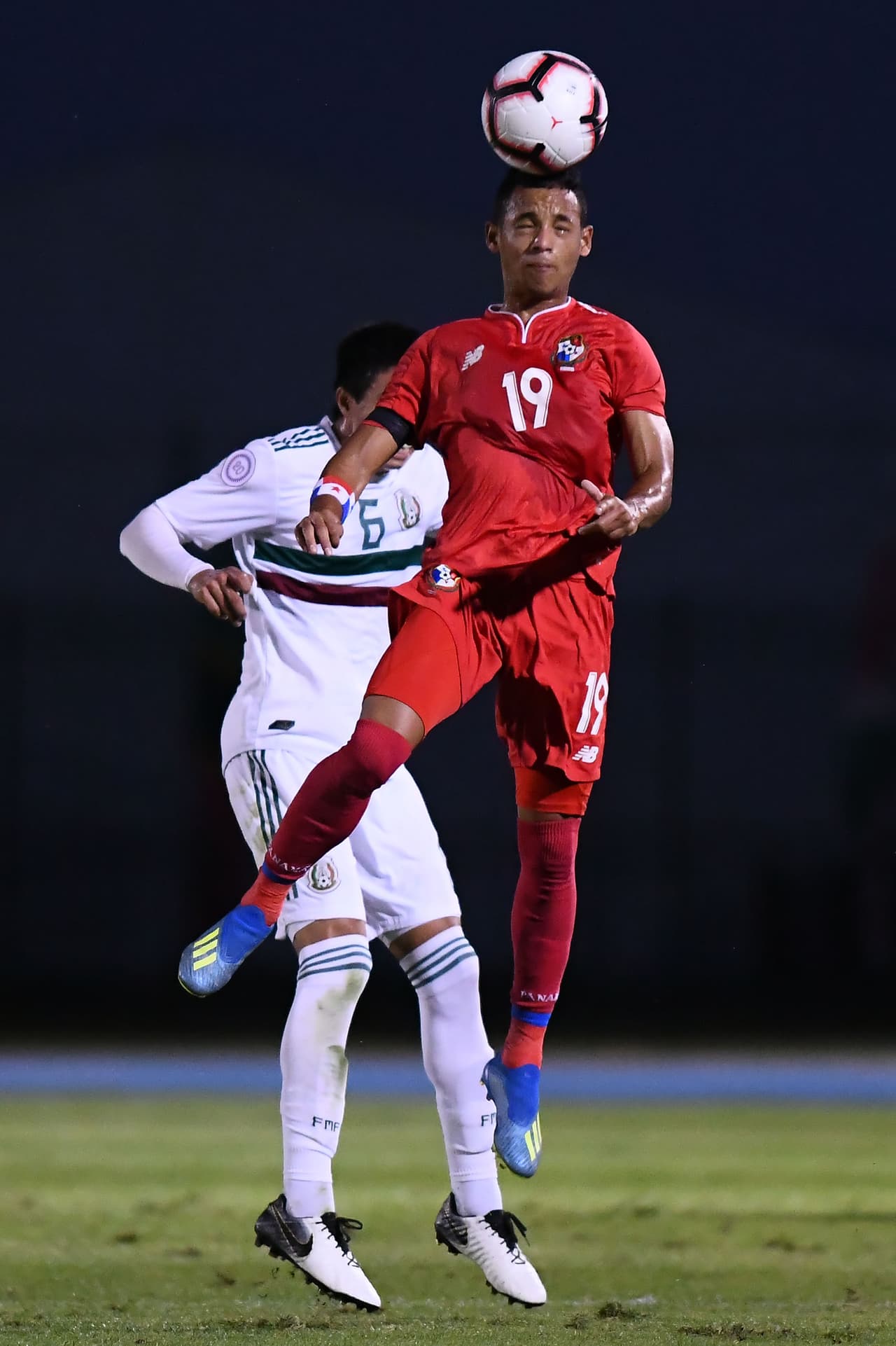 El resto del partido México encimó a Panamá en su terreno, pero fueron los canaleros quienes más cerca estuvieron del 3-2, incluso un tiro pegó en el palo pero se fueron al final 2-2 en el marcador.