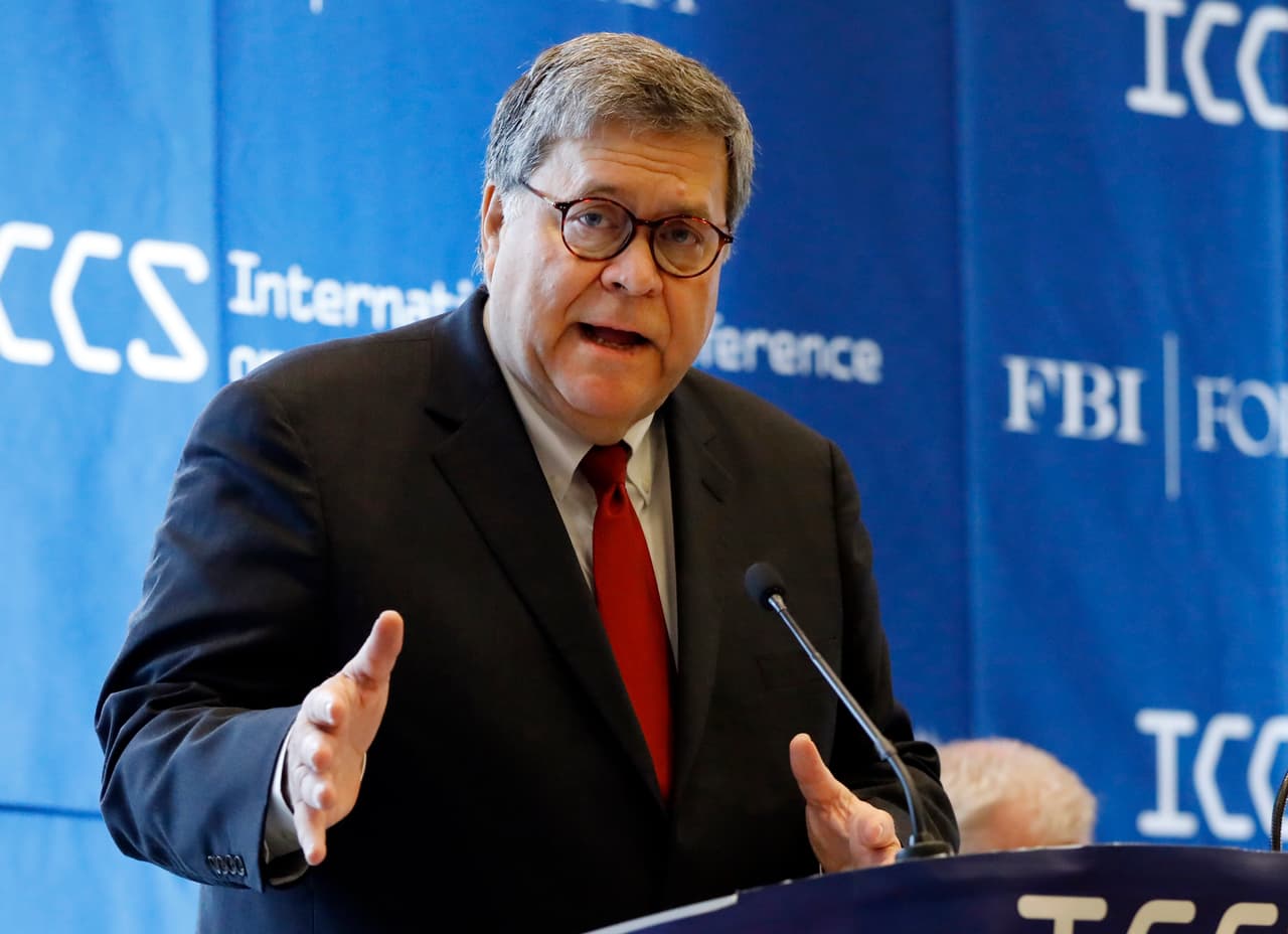 El fiscal general William Barr planea una fiesta navideña de 30,000 dólares en el hotel de Trump