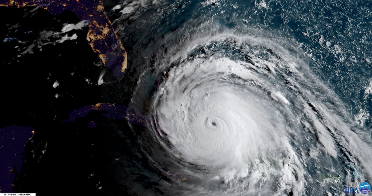 Imagen del satélite GOES-16 del viernes 8 de septiembre de 2017 del huracán Irma mientras avanza frente a Cuba hacia Florida. (NOAA vía AP)