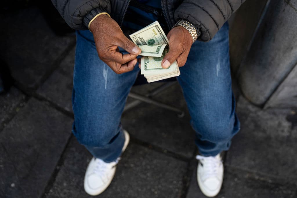 Qué hacer con tus cuentas y propiedades antes de una posible deportación 