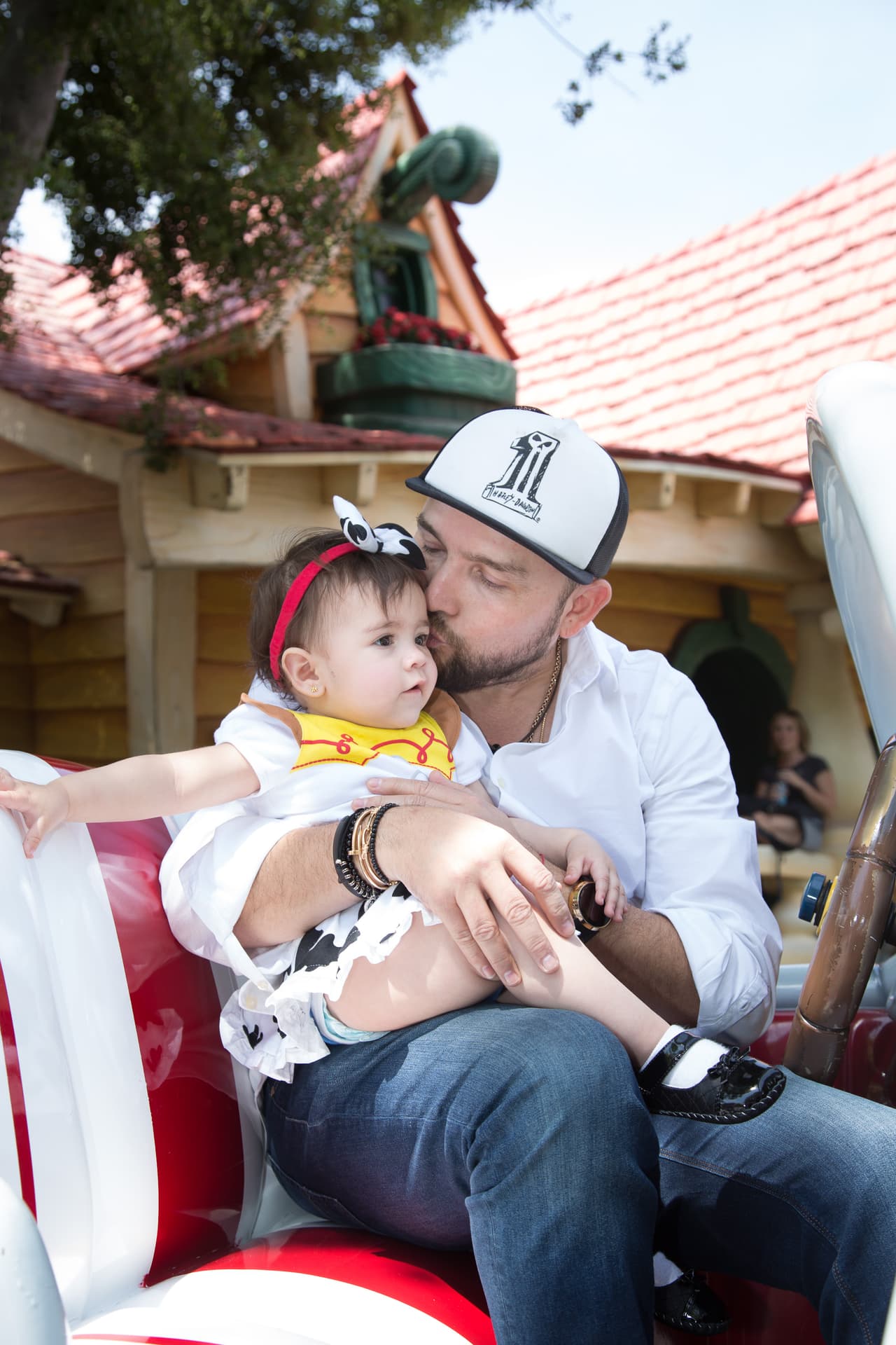 El integrante de Banda El Recodo llevó a la pequeña Ximena a disfrutar de unas agradables vacaciones en Disneyland.