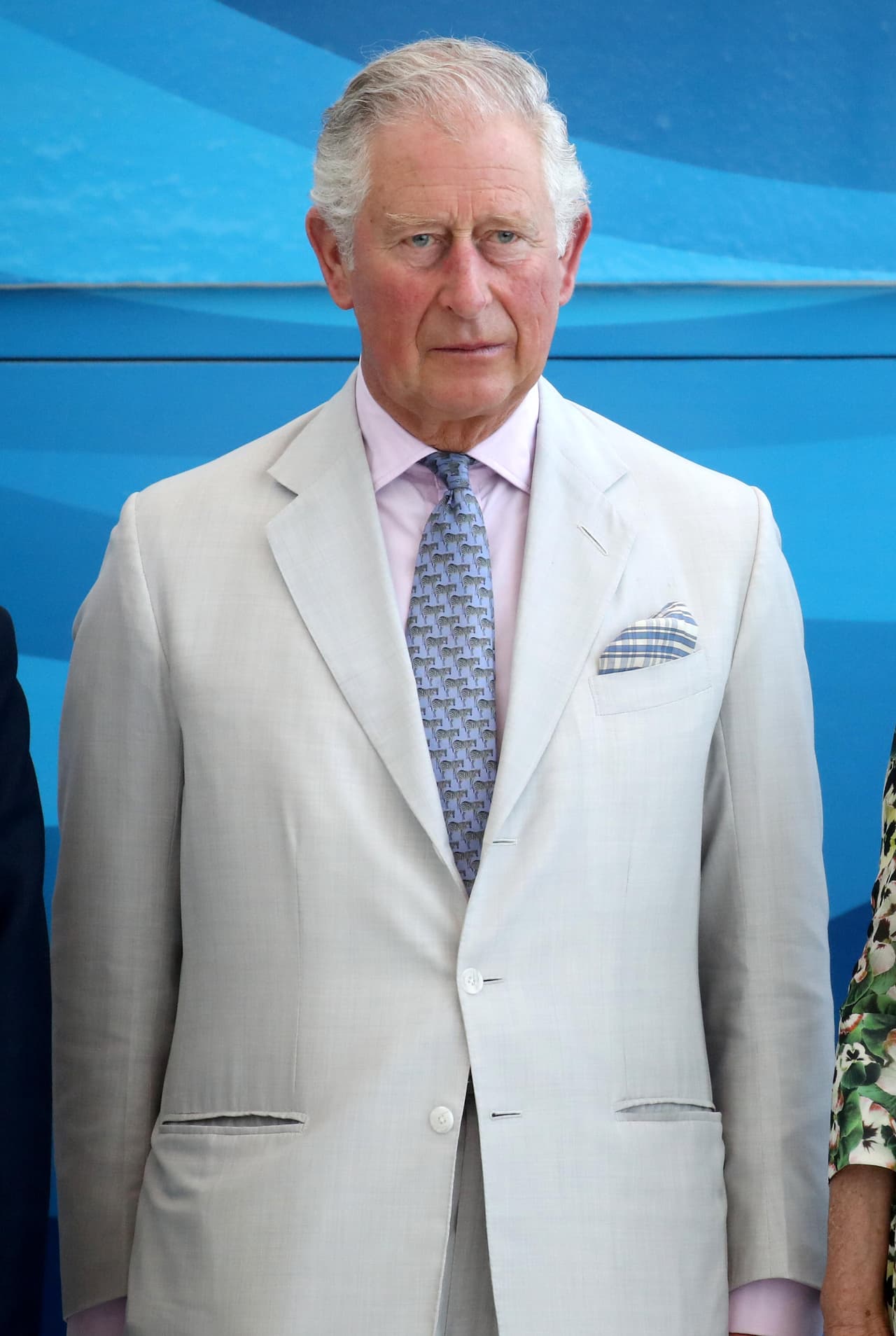 El príncipe Carlos le habría dicho a la duquesa de Sussex que no usara una tiara en su primera cena de Estado, pues podría lucir demasiado “extravagante”, de acuerdo con el diario británico.
<br>