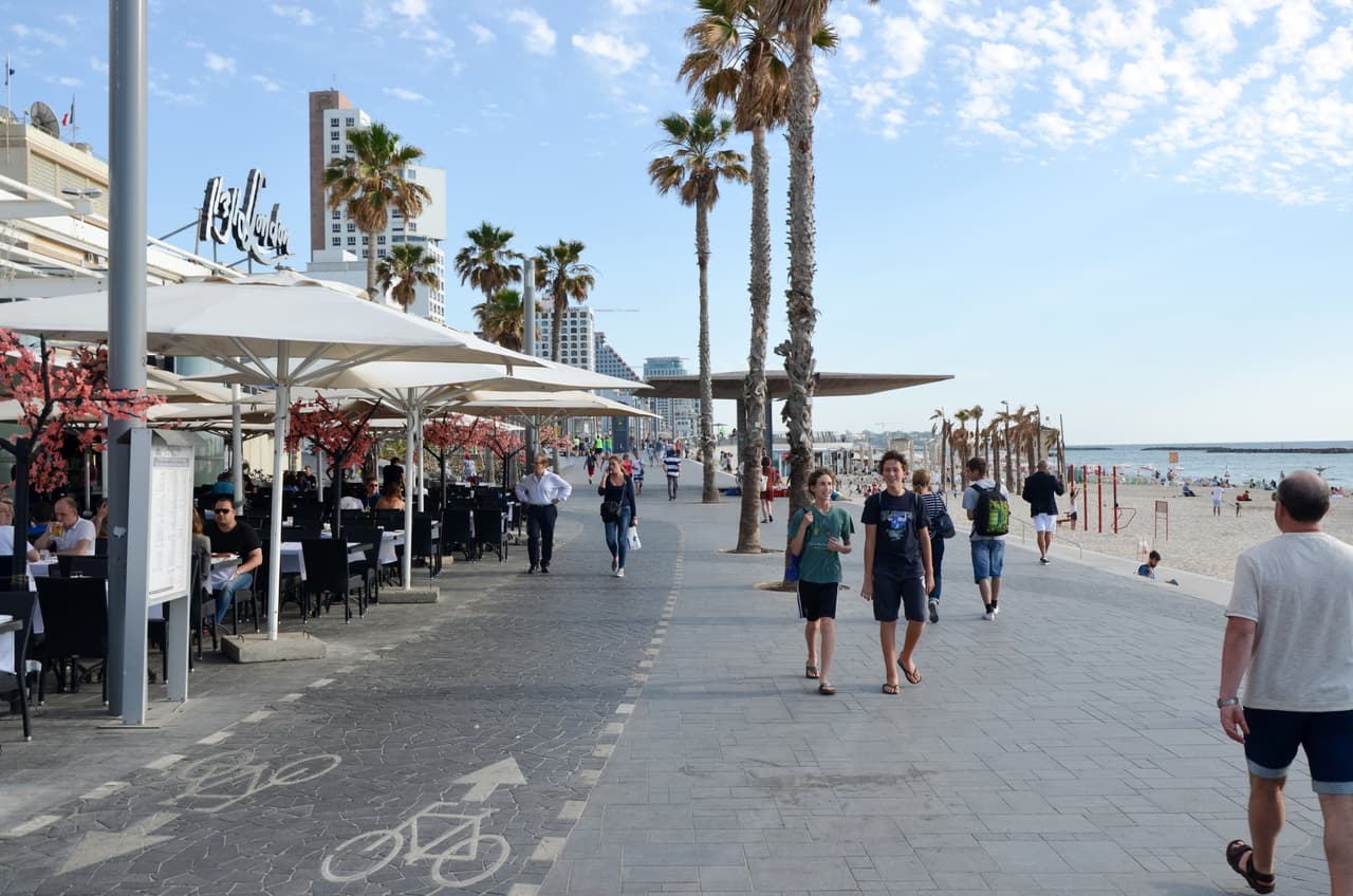 <b>Puesto 9: Israel</b>
<br>
<br>Israel avanzó del puesto 12 al 9 en un año. Tiene un alto nivel de bienestar, altos niveles de salud pública y fuertes conexiones sociales y familiares.