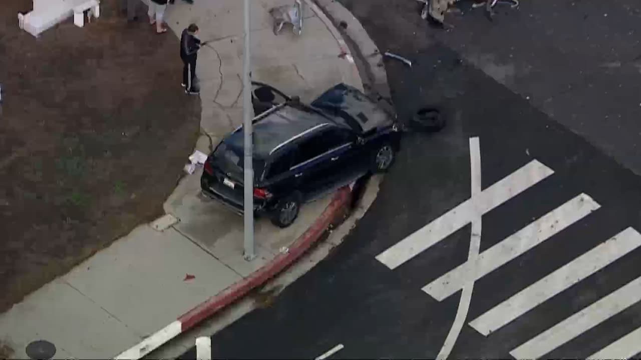 Cuatro personas graves tras choque múltiple en Northridge