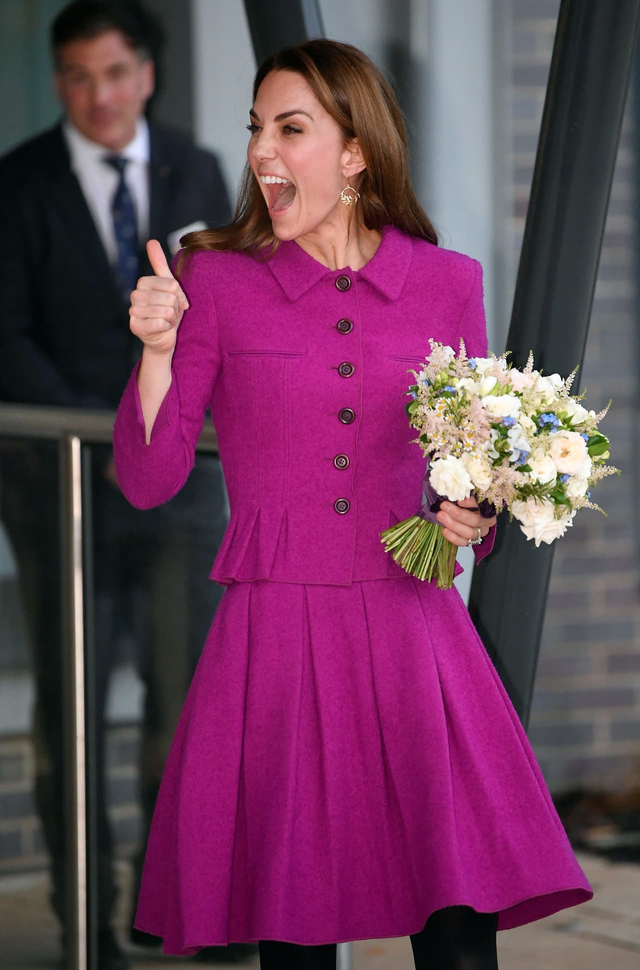 Entre los primeros diez lugares del ranking resaltó la ausencia de
<b><a href="https://www.univision.com/famosos/kate-middleton-tuvo-un-dia-pesado-y-la-princesa-charlotte-se-lo-empeoro-fotos" target="_blank">Kate Middleton</a></b>. La duquesa de Cambridge se quedó en la décimo primera posición. La última ocasión que figuró en el top 10 fue en 2017.
<br>