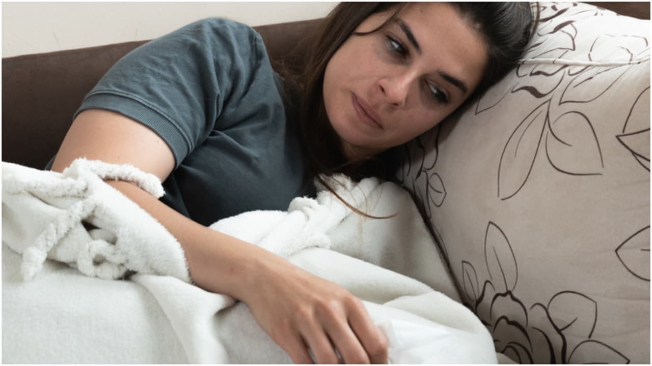 Si te pica la garganta, nariz, los ojos y el paladar además estornudas muy seguido, se te tapa la nariz, o tienes los ojos llorosos y círculos oscuros debajo de estos, son síntomas de una reacción alérgica al polen, dicen los expertos en salud.