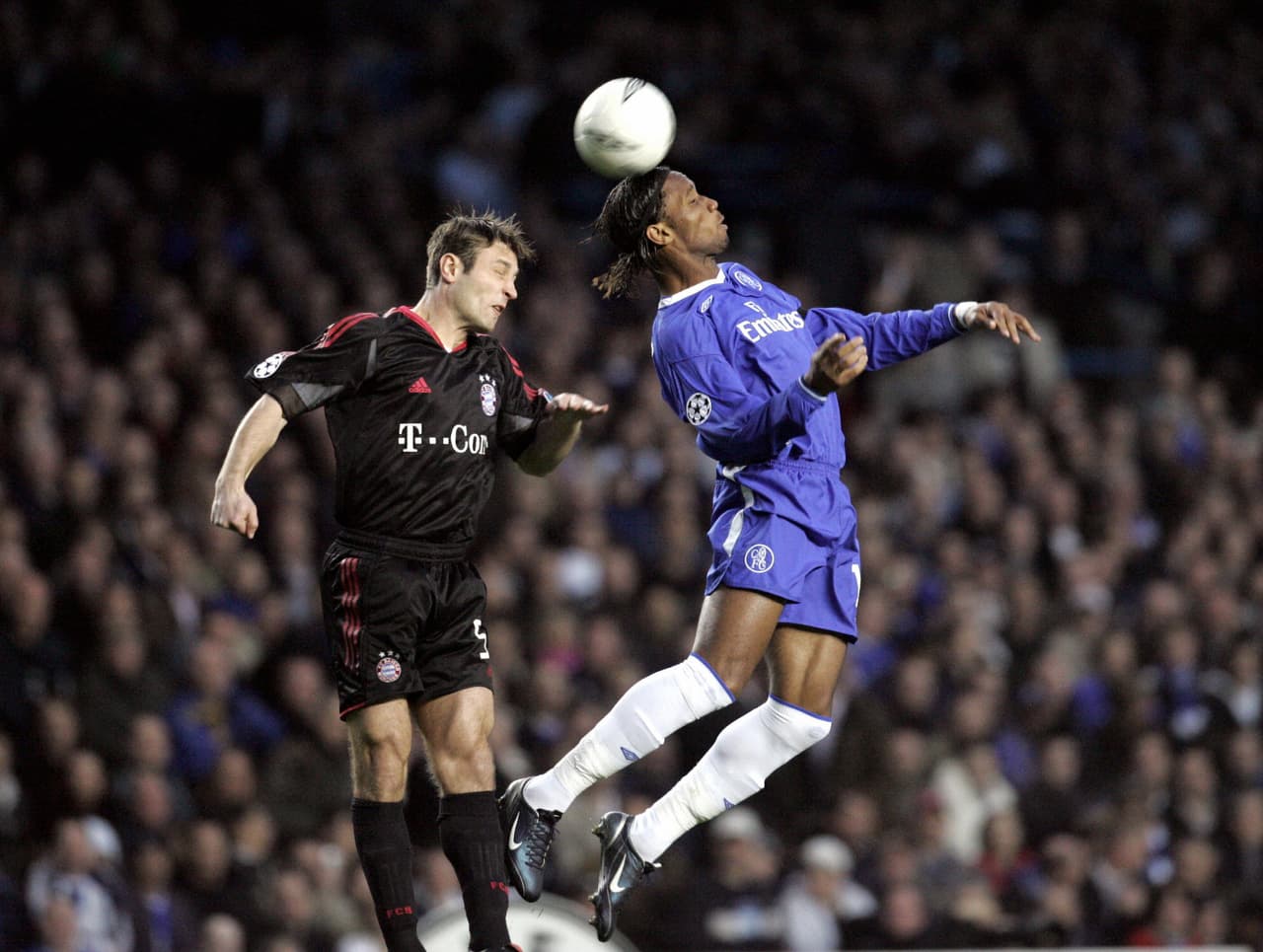 El juego aéreo siempre una amenaza. Drogba se caracterizó por un juego físico y por la inteligencia para ubicarse en el área.