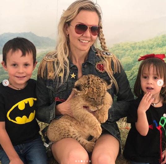 Madre e hijos se fotografiaron con algunos de los animales del zoológico.