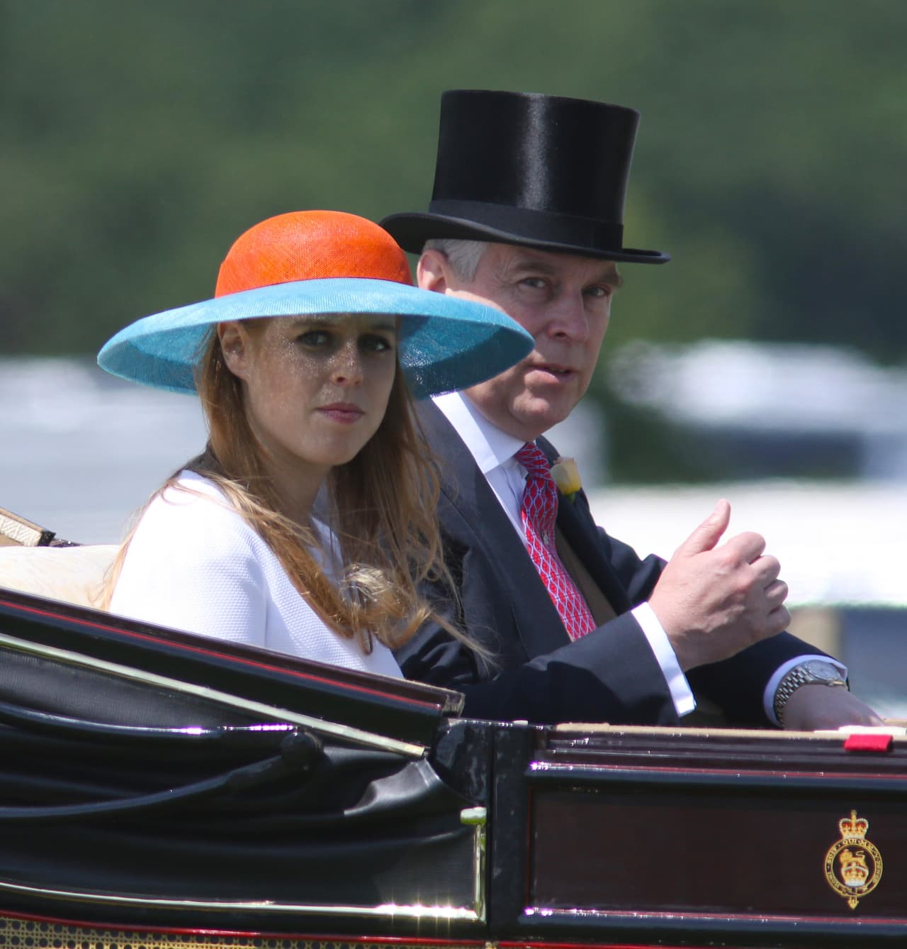 "Pobre Bea. Ella
<b> merece tener la boda que quiere</b> y el público se volverá loco (por el caso de su padre)", aseguró la fuente.