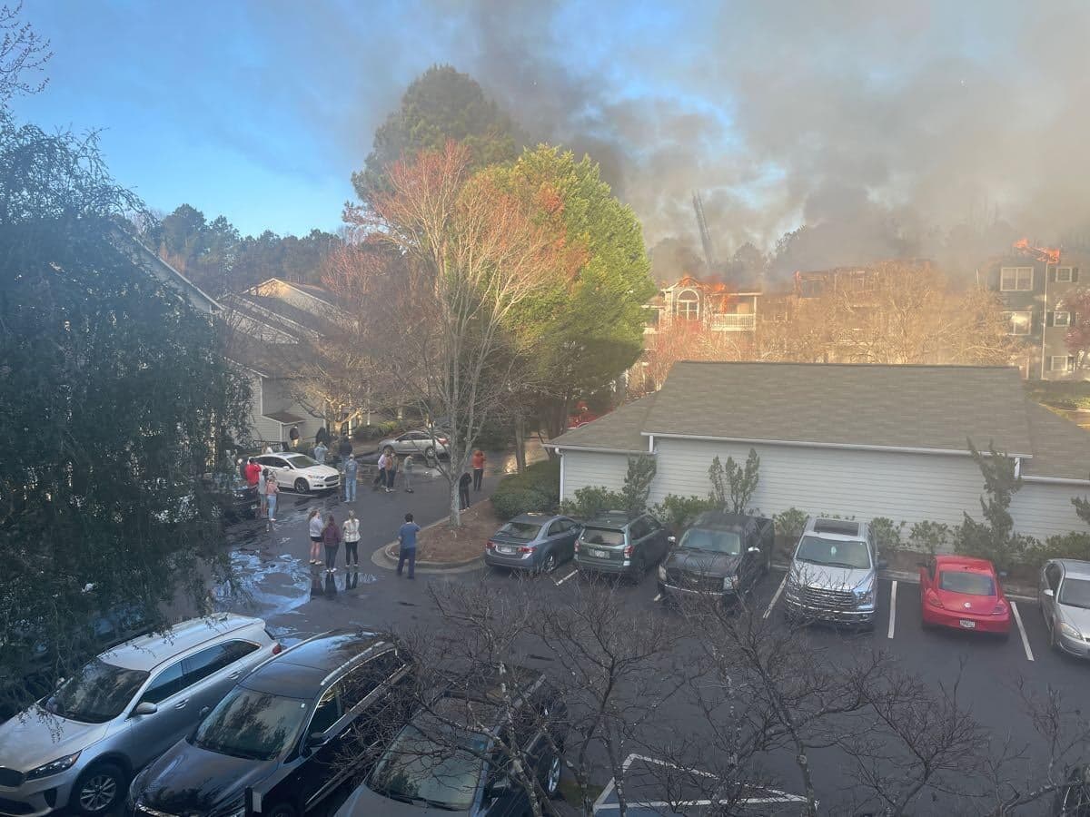 El voraz incendio se registro en MAA Brookhaven a lo largo de Brookhaven Way NE.