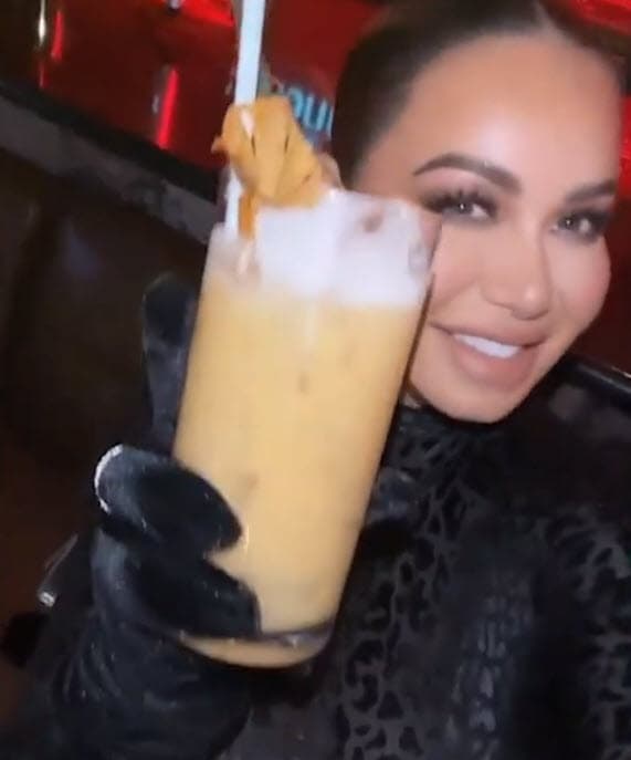 "
<b>Me quería poner algo negro</b>, me dijo mi 'stylist': 'Ponte esto'", contó.