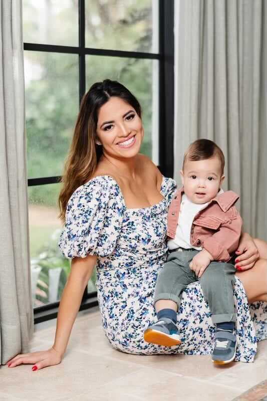 Pamela Silva y el pequeño Baby Ford posaron juntos para una sesión de fotos que sirvió como una celebración del décimo cumplemes de quien vino a adueñarse del corazón de nuestra presentadora. 
<a href="https://www.instagram.com/p/CLpmCAbrznB/" target="_blank">"Diez meses enamorada de ti</a>, hijo. Felicidades", escribió Pamela en su cuenta de Instagram.