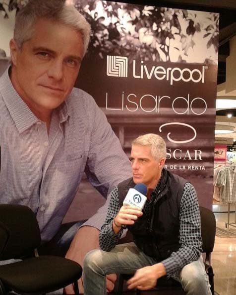 El guapo Lisardo estuvo presente en una firma de autógrafos donde cientos de personas asistieron sólo para estar cerca de él.